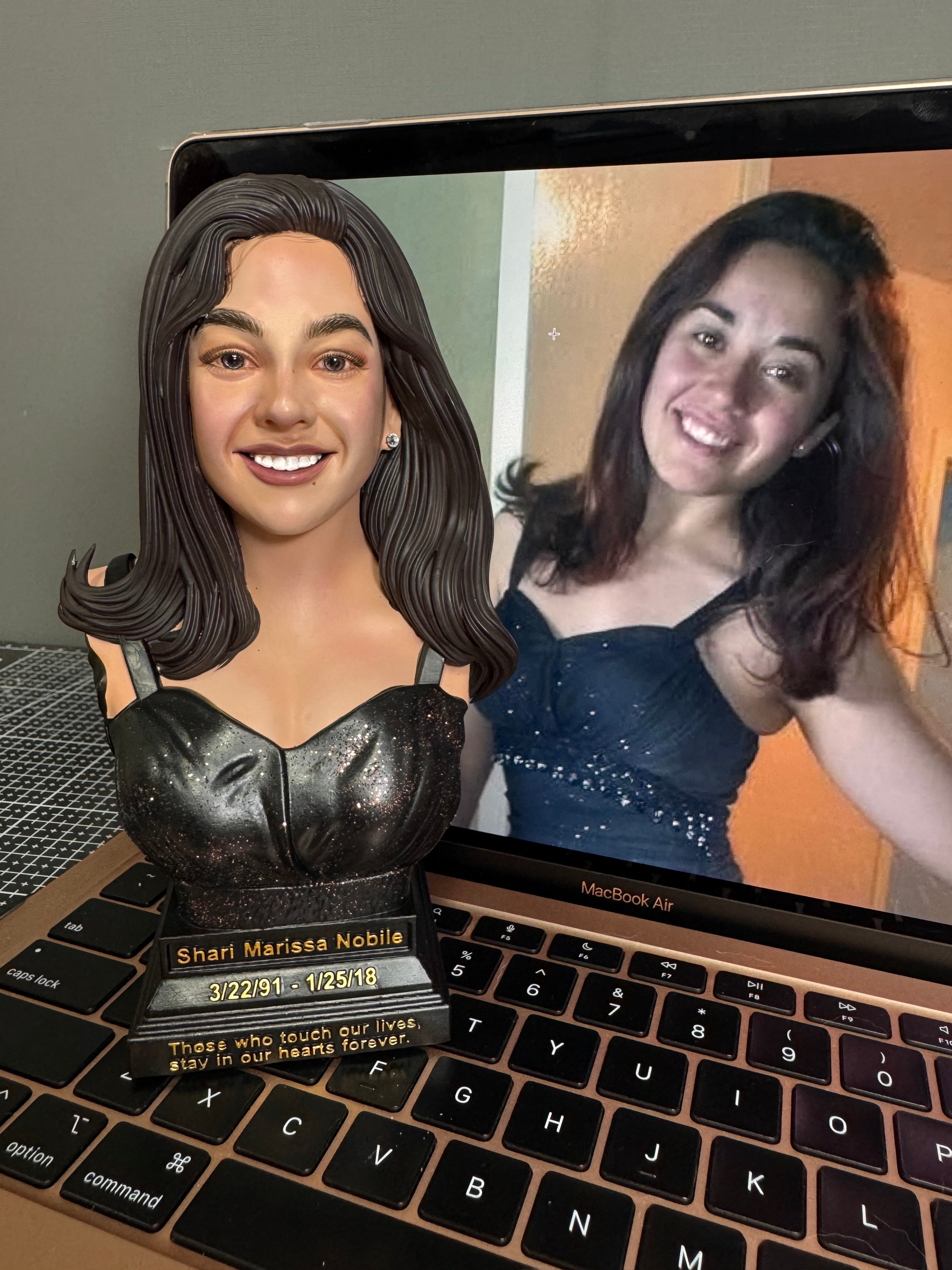 Personalised colored bust