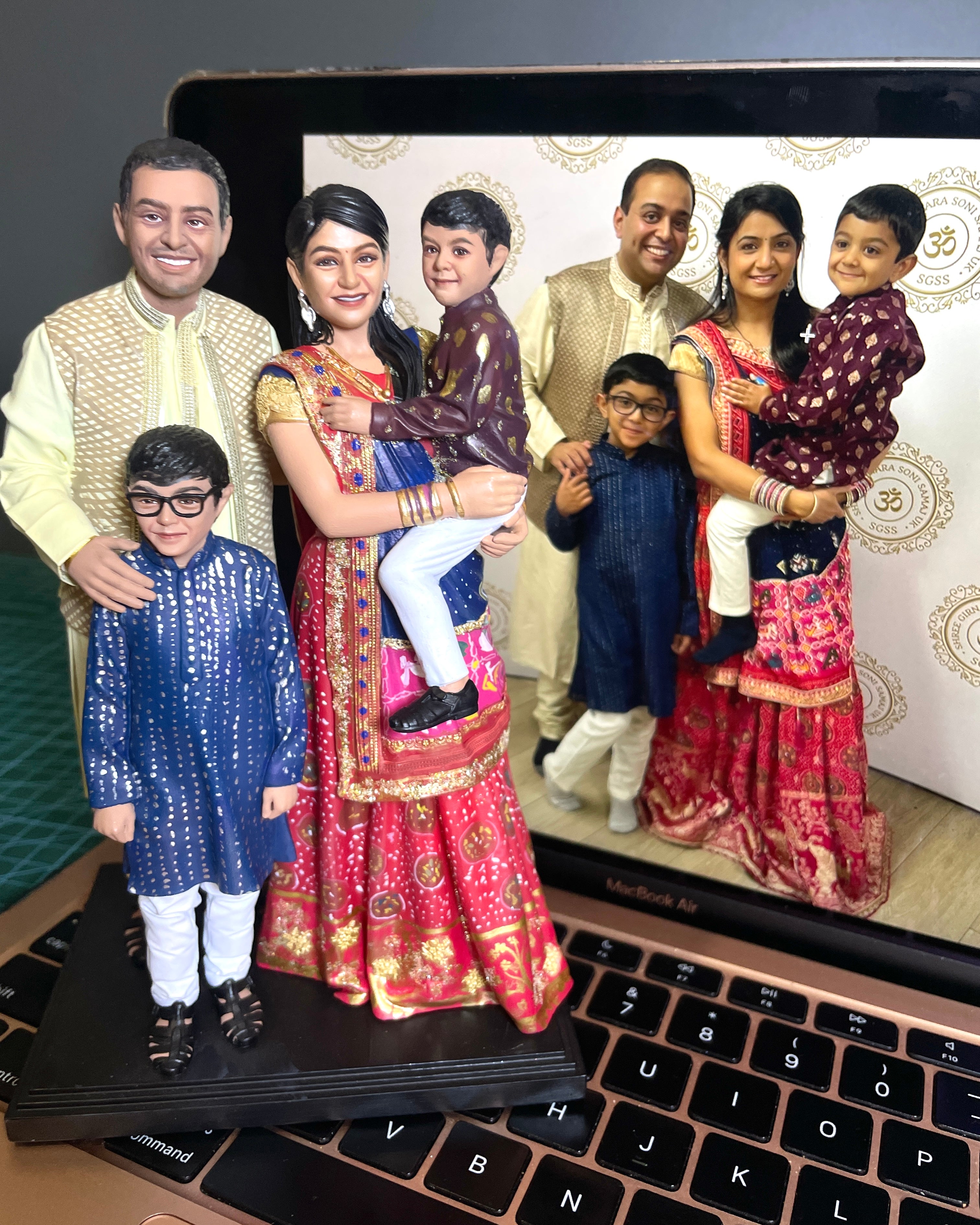 Estatua de atuendo tradicional 