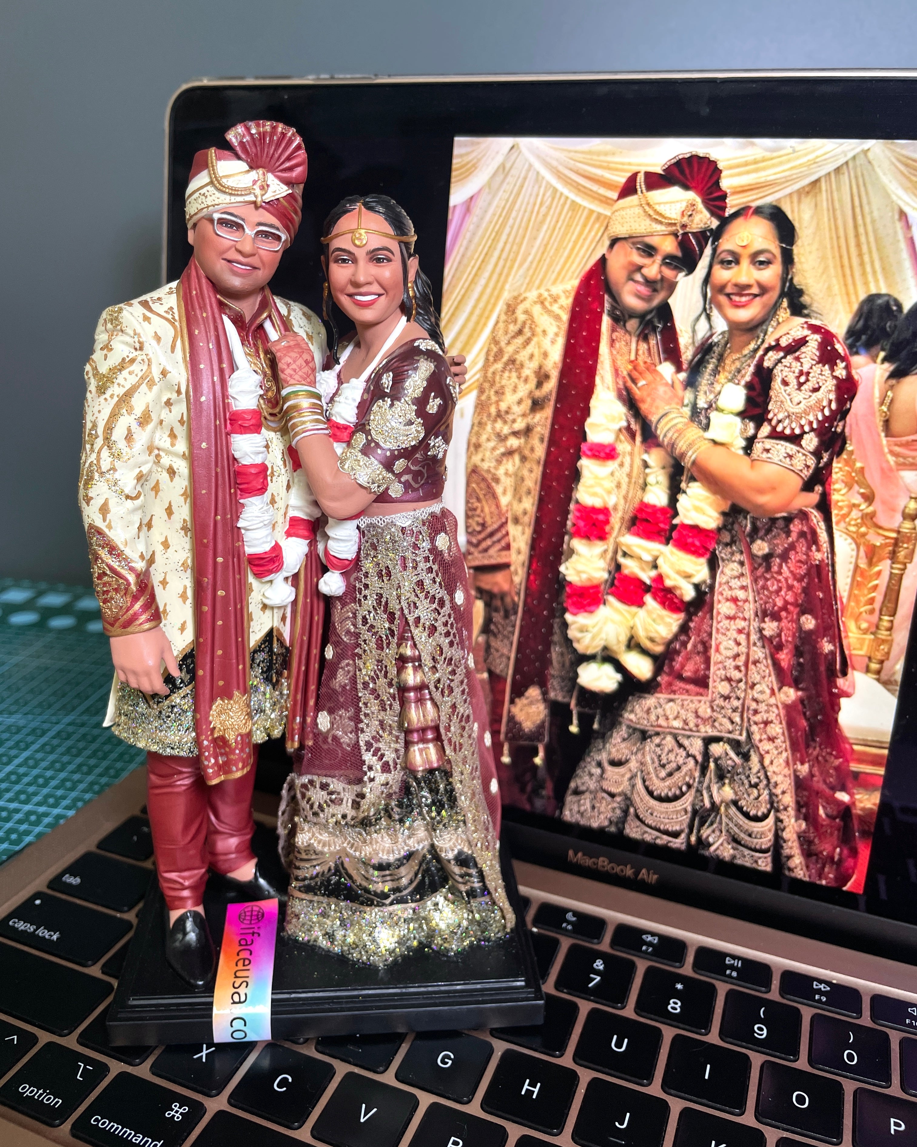 Estatua de atuendo tradicional 