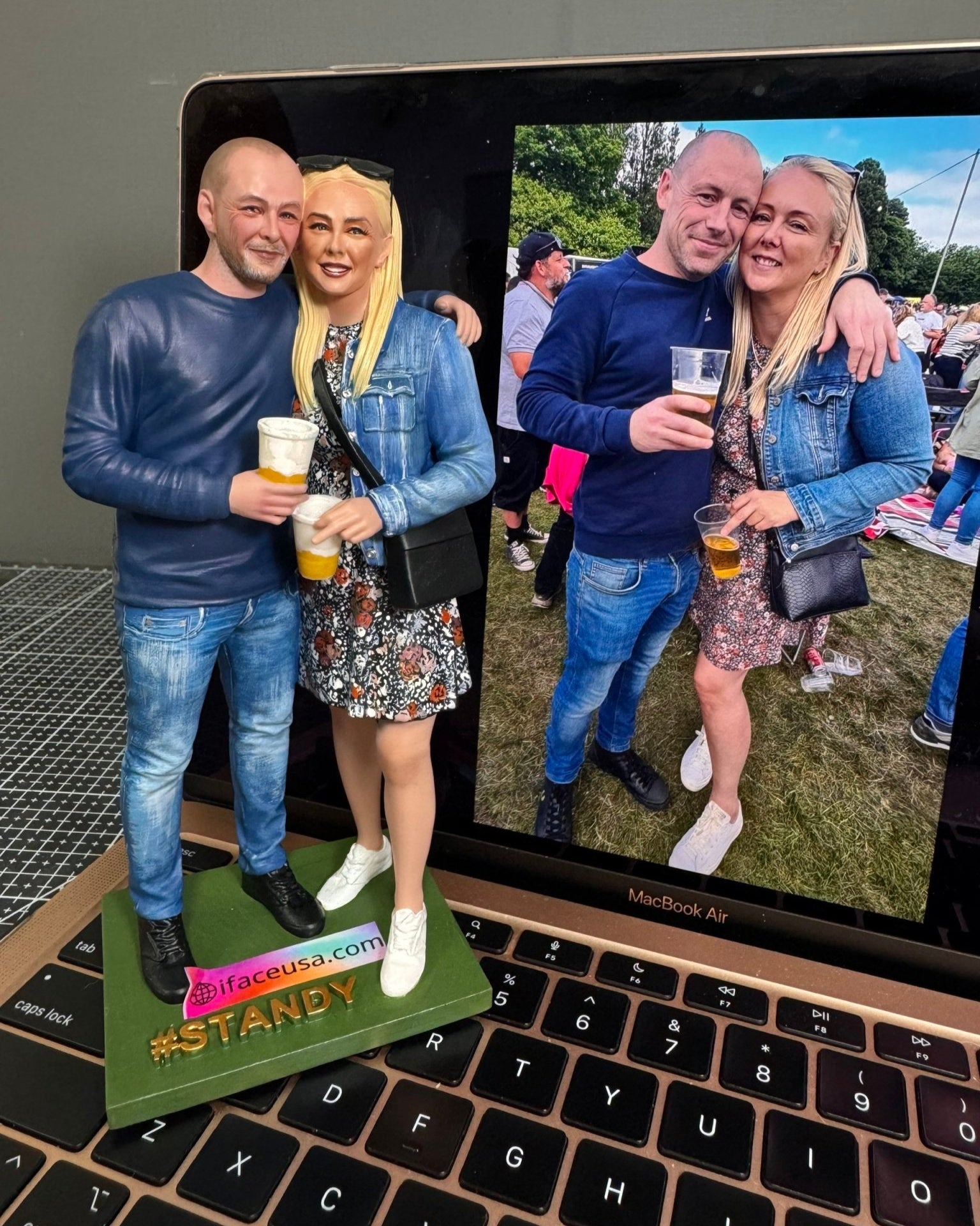 Couple - Parents Statue