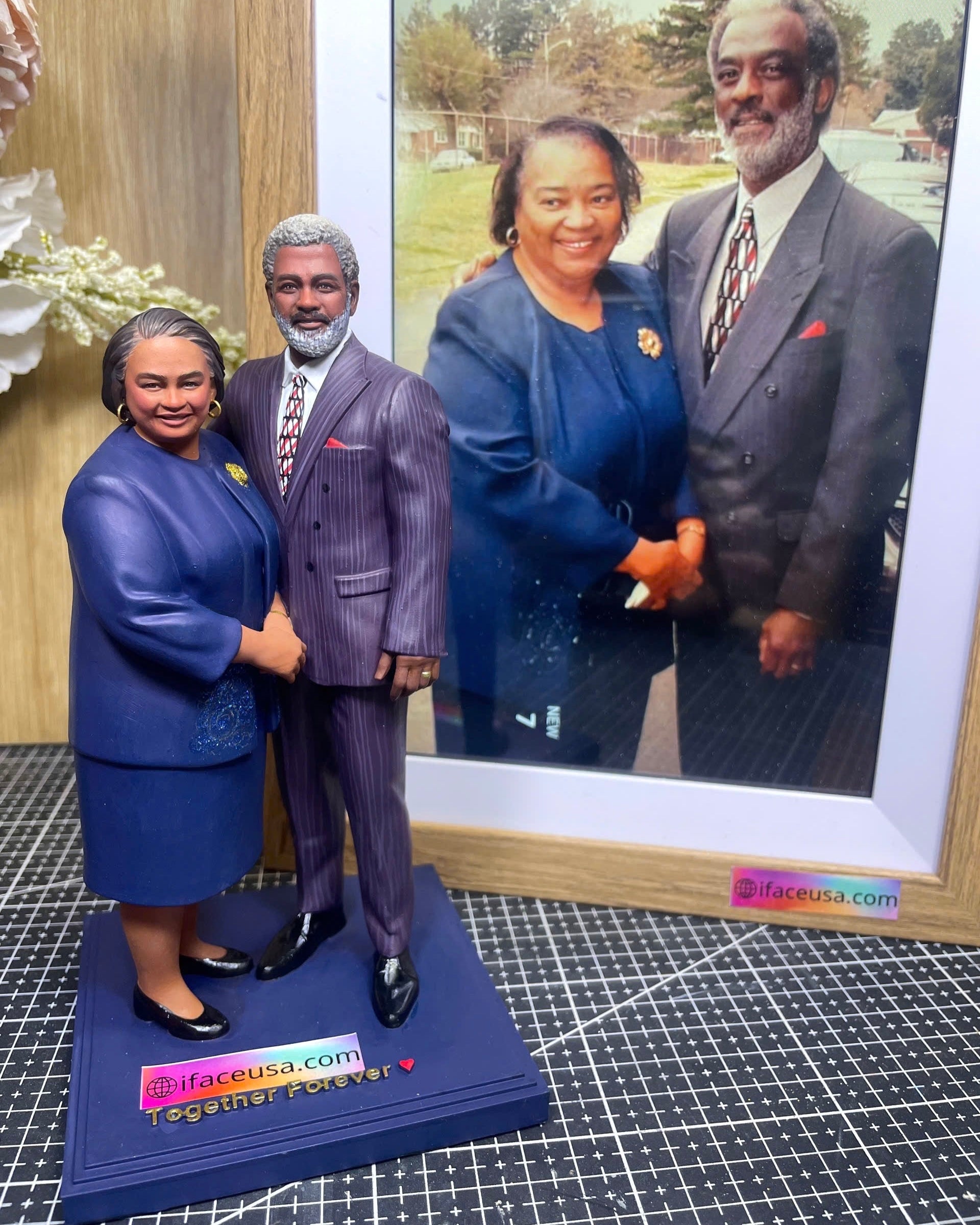 Couple - Parents Statue